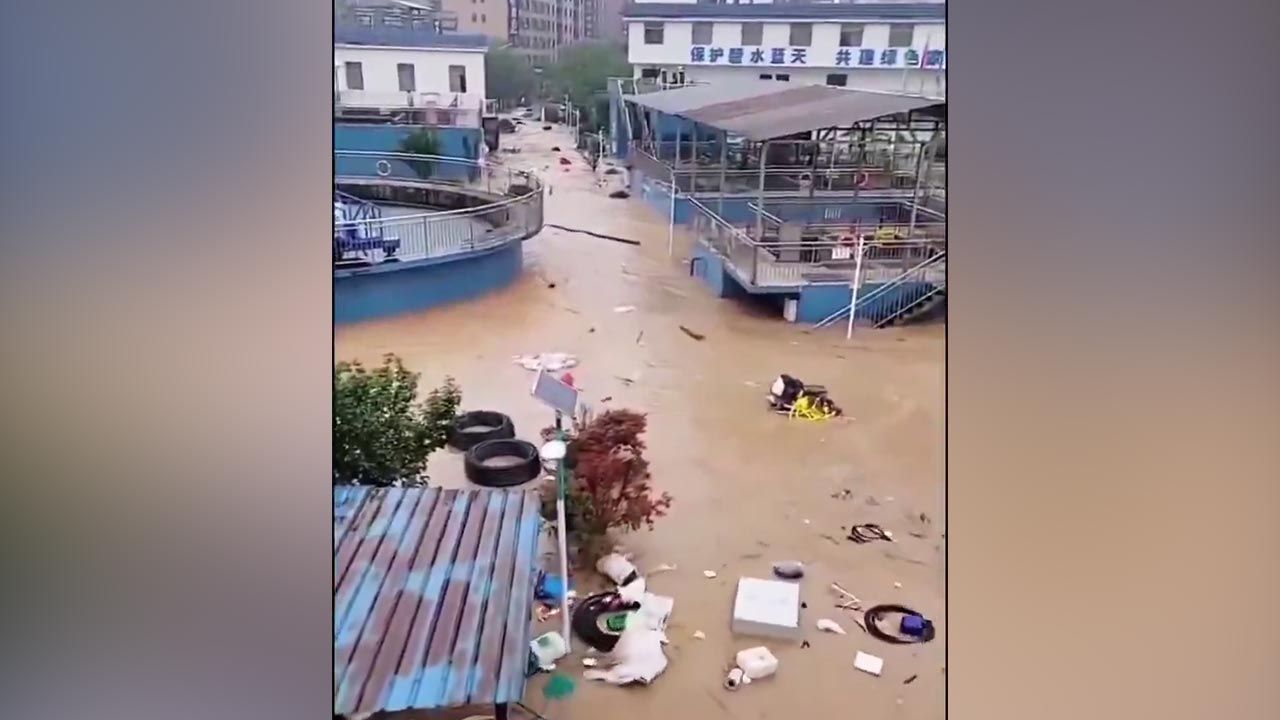 Hujan lebat di Chongqing: 17 hilang, seorang maut
