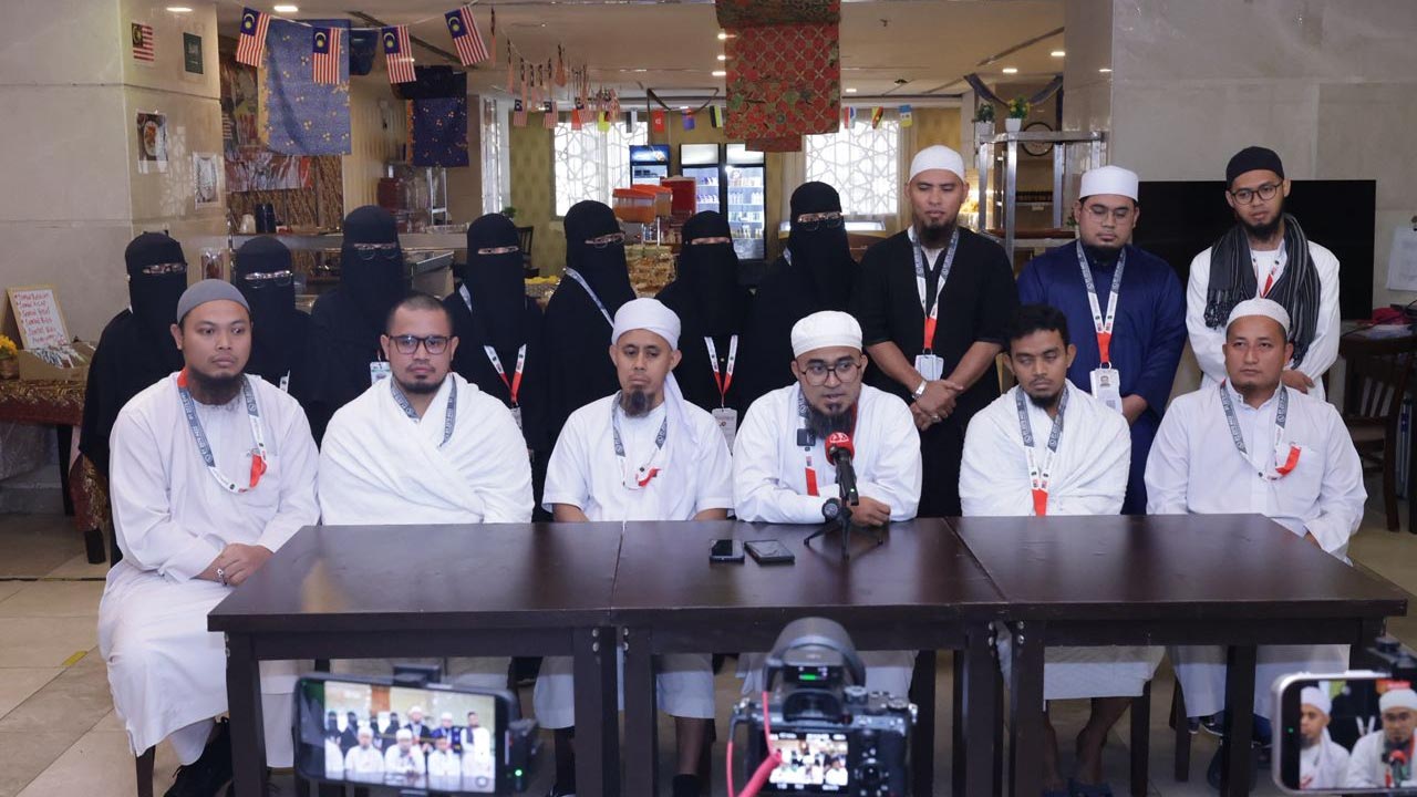 10 beradik tunai Haji bersama hasil simpanan ibu RM10 setiap bulan