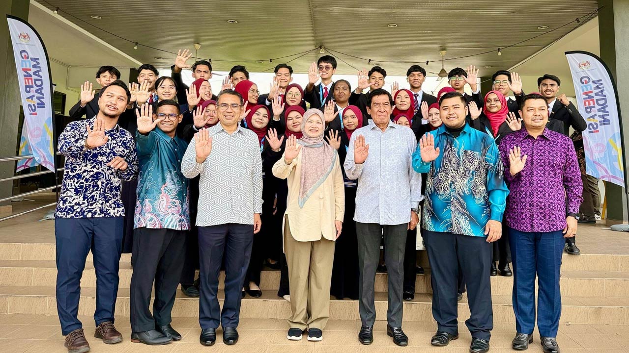 Kementerian Pendidikan komited terus sokong pelajar tingkatan enam - Fadhlina