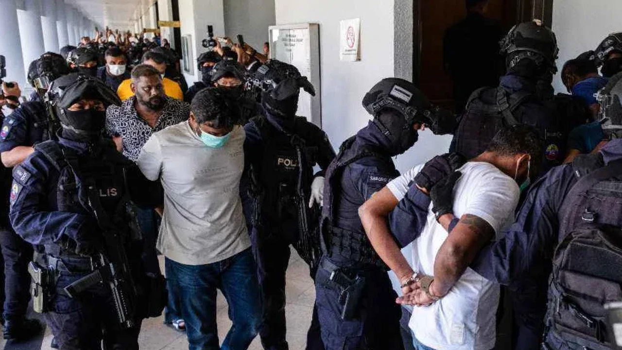 11 lelaki didakwa jadi ahli kumpulan jenayah terancang Geng RT6 | Awani
