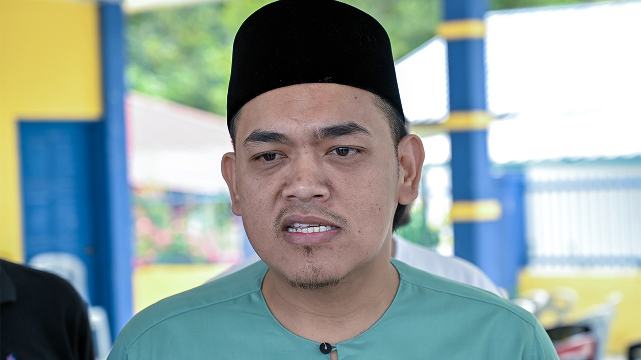 PM Anwar sumbang lapan ekor lembu kepada 2,000 penduduk Orang Asli di Tambun