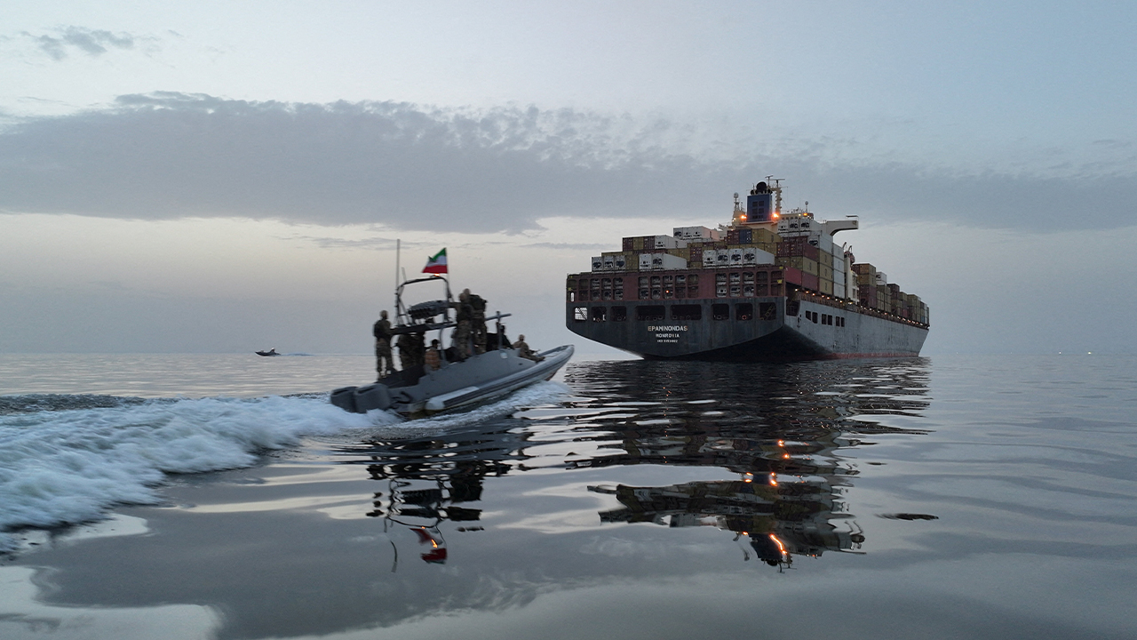 Kapal tentera asing campur tangan di Selat Hormuz akan jadi sasaran Iran