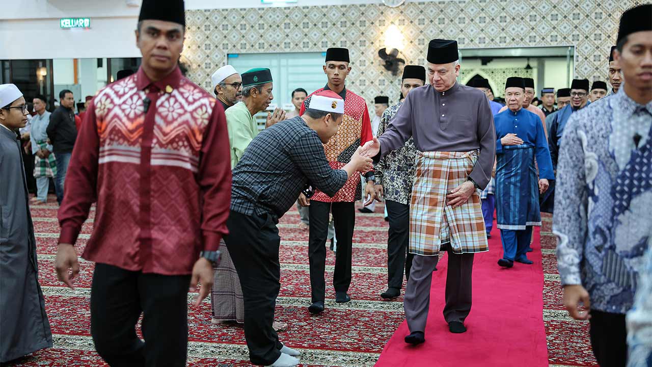 Sultan Nazrin berkenan rasmi Masjid Al-Muhajirin, sertai takbir Aidiladha