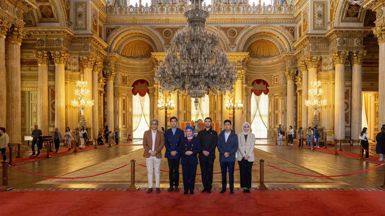 Raja Permaisuri Agong berkenan berangkat ke Istana Dolmabahce di Turkiye