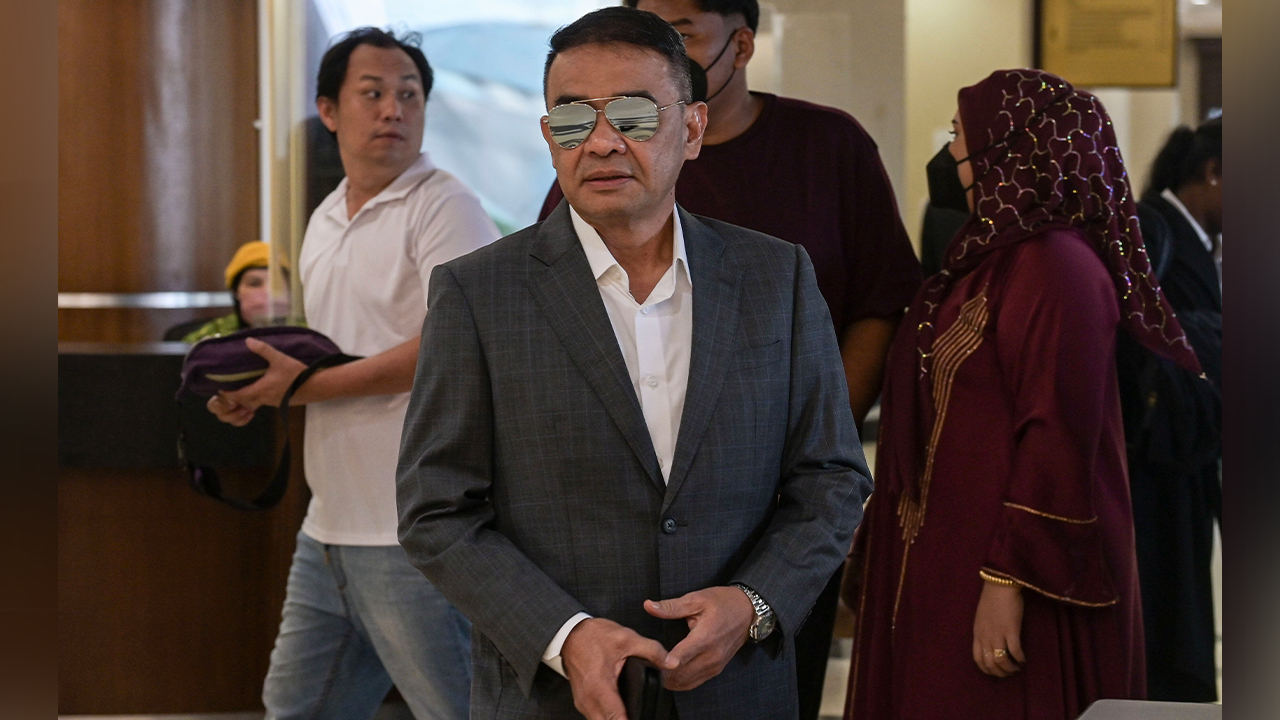 Bekas PTD, isteri terima 45 dokumen kes pengubahan wang haram | Awani