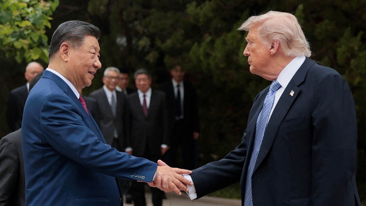 Lebam tangan Trump disebabkan kerap berjabat tangan - Doktor