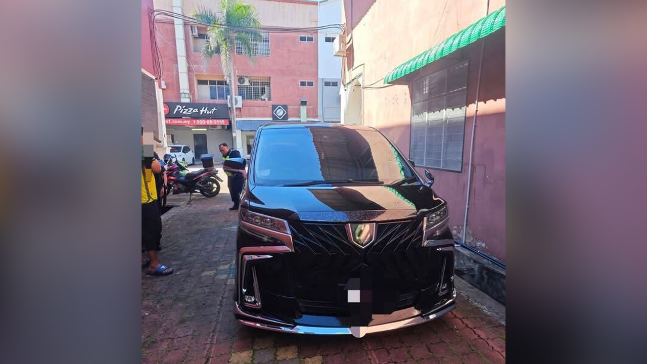 Pemandu Alphard lari dan sembunyi celah bangunan, 'kantoi' ada 20 saman bernilai RM6,000