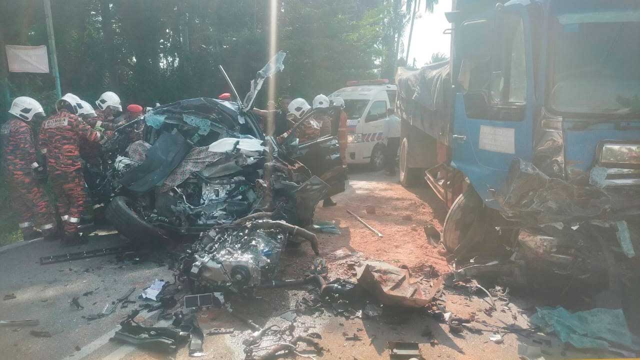 Enam sekeluarga maut dalam kemalangan babitkan lori tanah da