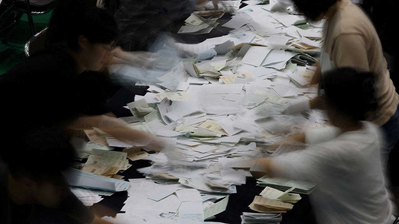 Parti pemerintah Korea Selatan menang besar pilihan raya tempatan, namun berdepan risiko tewas di Seoul