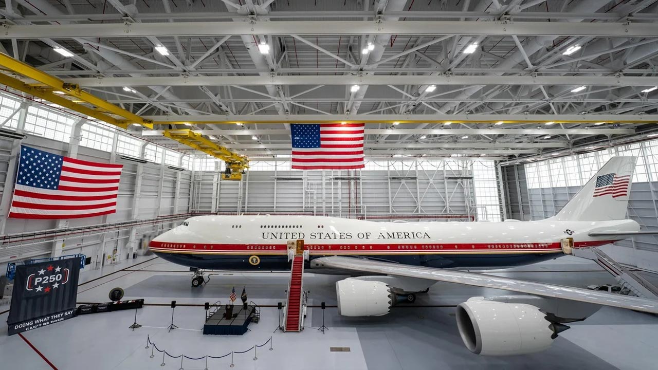 Another view of the new Air Force One. -- Air Force