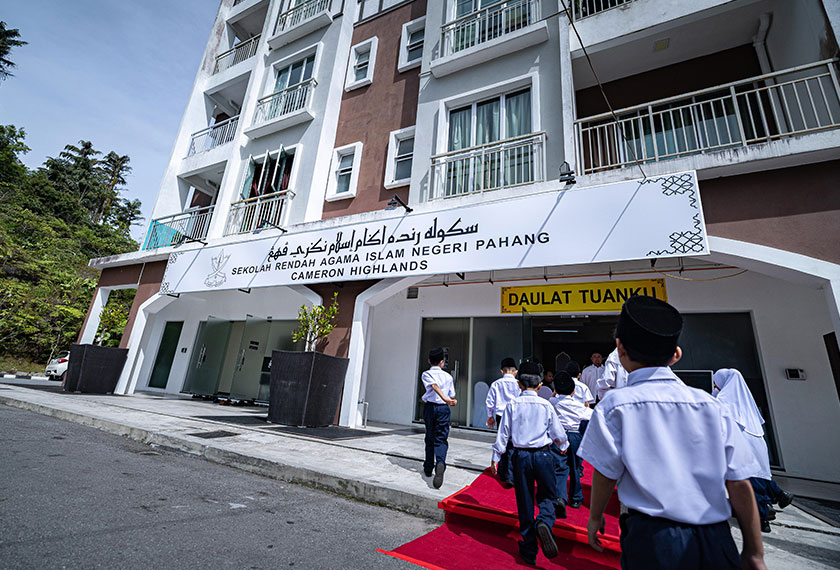 CAMERON HIGHLANDS, 9 Jun -- Sultan Pahang, Al-Sultan Abdullah Ri’ayatuddin Al-Mustafa Billah Shah berkenan merasmikan Sekolah Rendah Agama Islam Negeri (SRAIN) di Tanah Rata hari ini.  --fotoBERNAMA (2026) HAK CIPTA TERPELIHARA