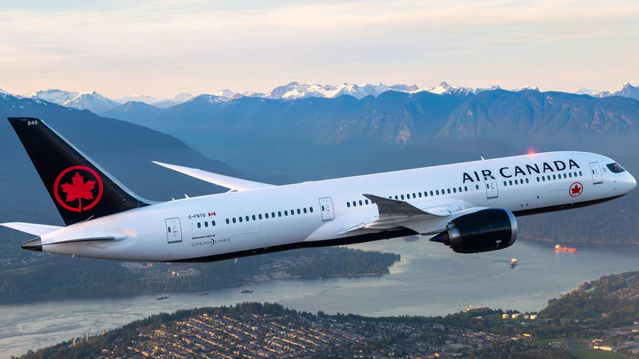 Juruterbang Air Canada didakwa lakukan 900 penerbangan tanpa