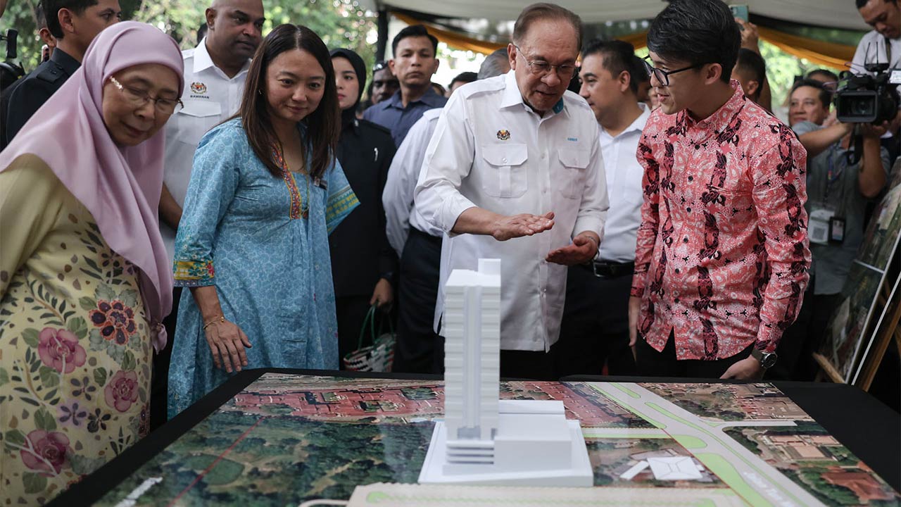 Selepas 44 tahun, 98 keluarga Rumah Panjang Bukit Kiara terima dua unit rumah percuma