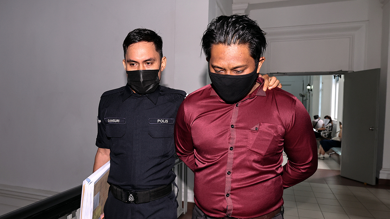 Guru mengaku tidak bersalah tujuh tuduhan amang se
