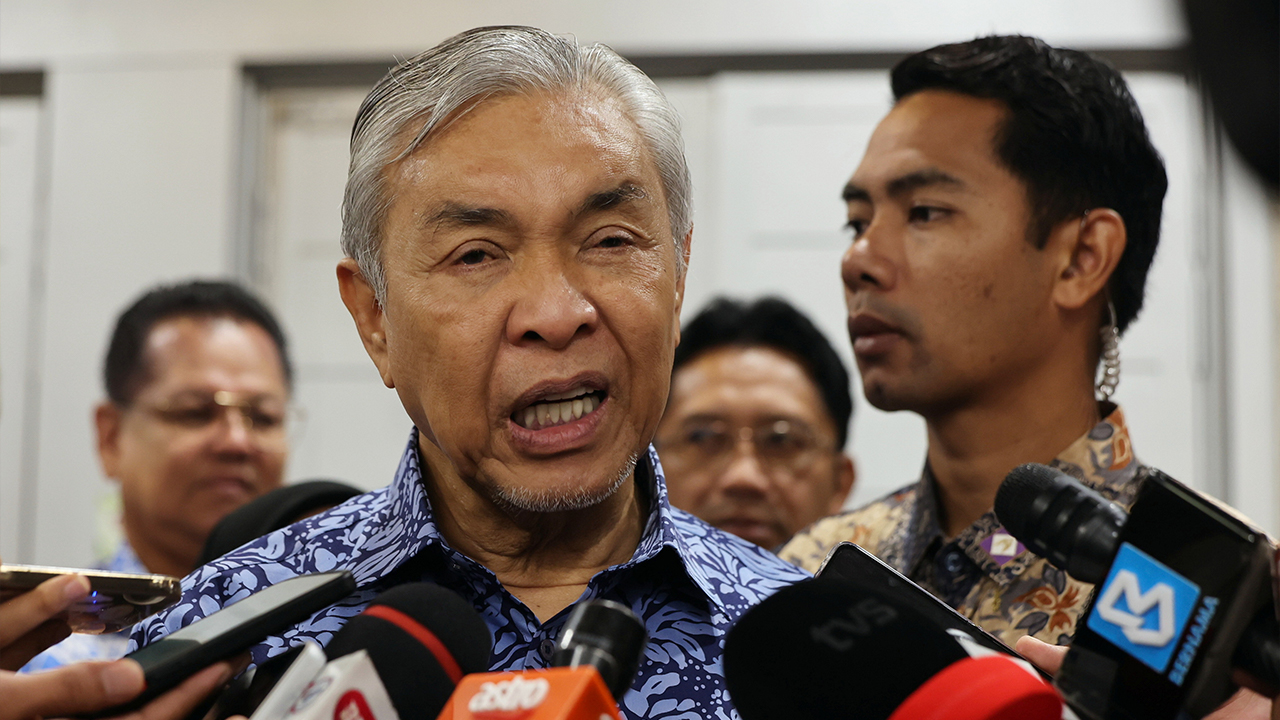 Kemelut Negeri Sembilan: Selesai melalui rundingan, bukan mahkamah - Ahmad Zahid