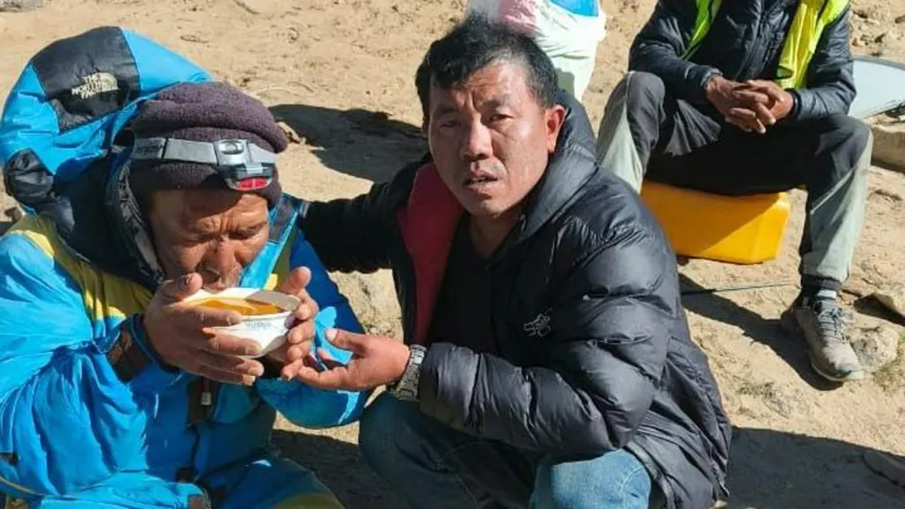 Pemandu Everest selamat selepas enam hari, bertahan 'hidup' dengan kunyah ais dan makan coklat