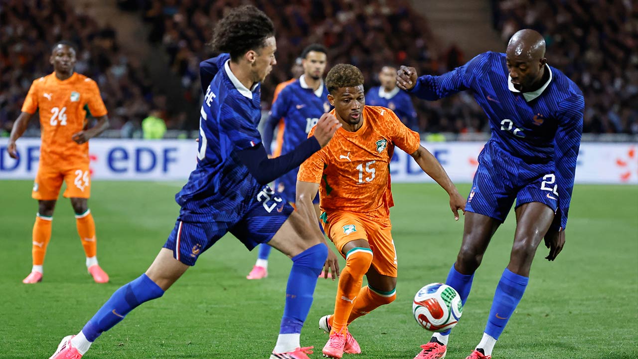 Gol Amad Diallo, Doue bantu Ivory Coast benam Perancis
