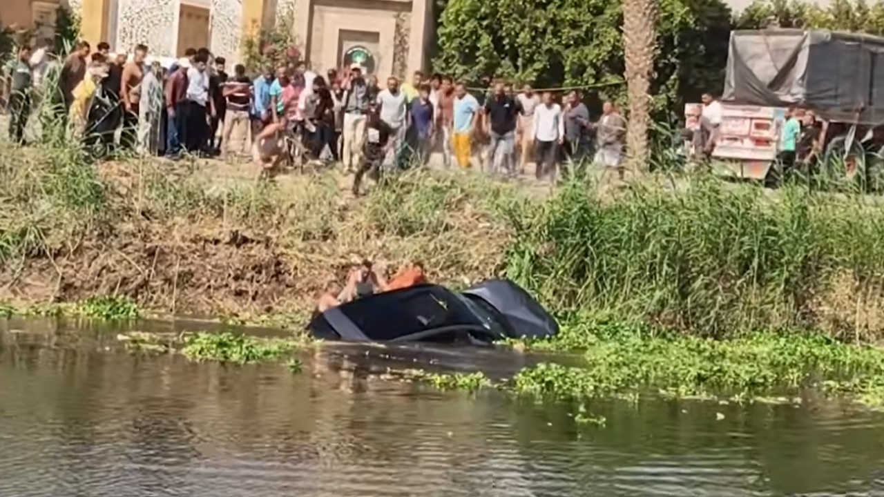 7 maut selepas kereta terjunam ke dalam terusan di Mesir