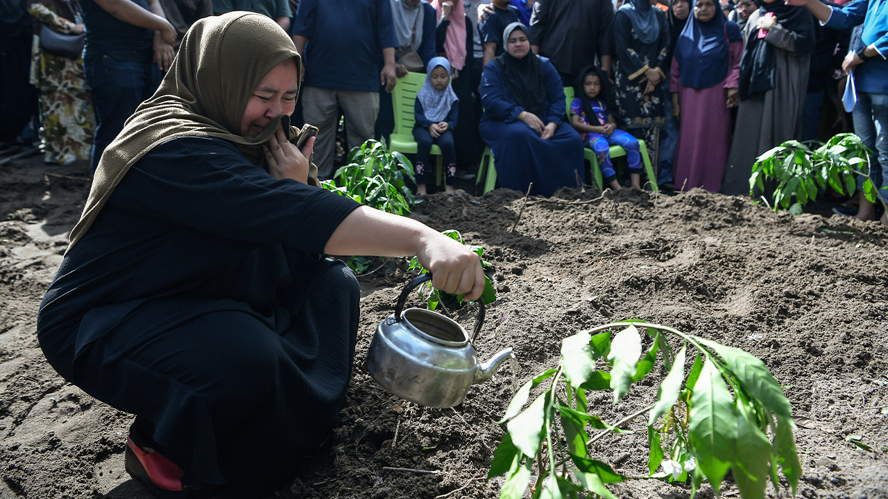 Jenazah lima sekeluarga nahas kemalangan selamat dikebumikan
