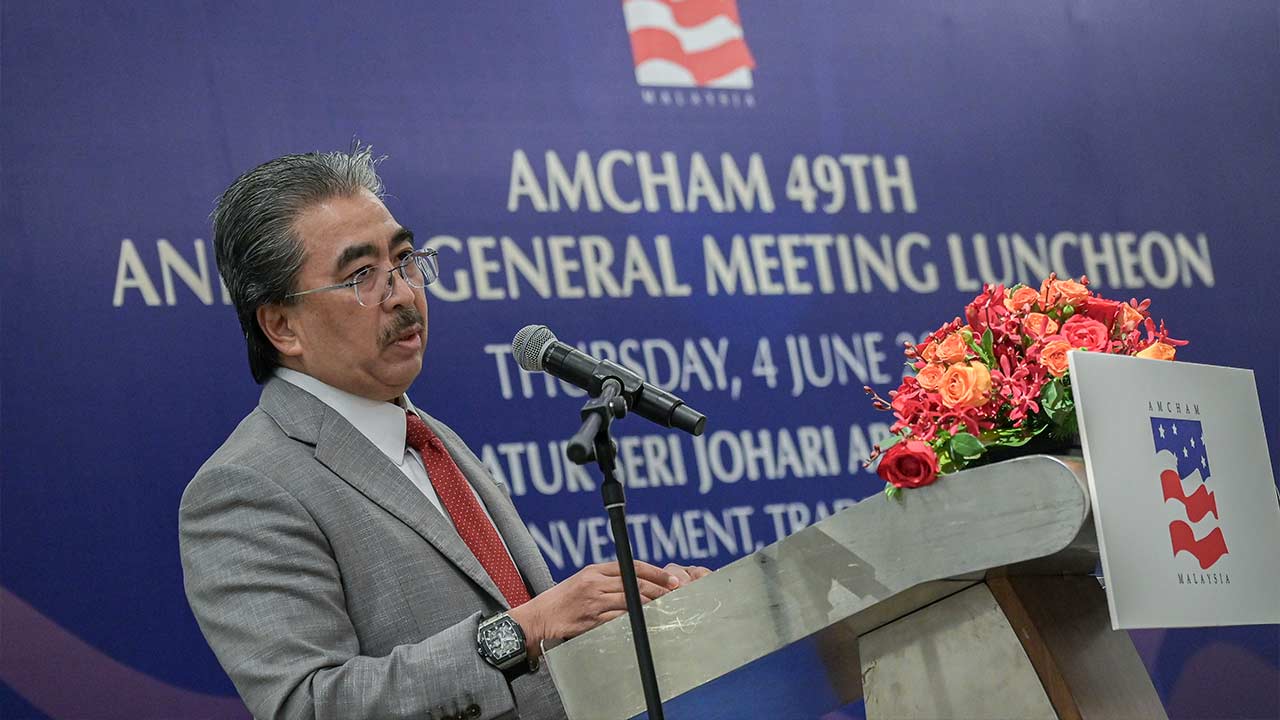 Malaysia adakan libat urus dengan AS bincang isu berkaitan buruh paksa - Johari