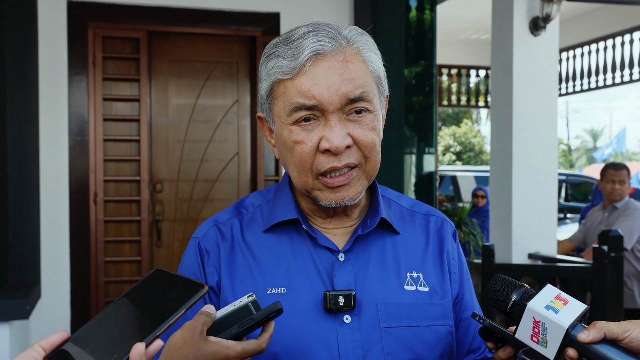 PRN Johor: 'Mungkin ada perbincangan UMNO-Pas di bawah' - Zahid