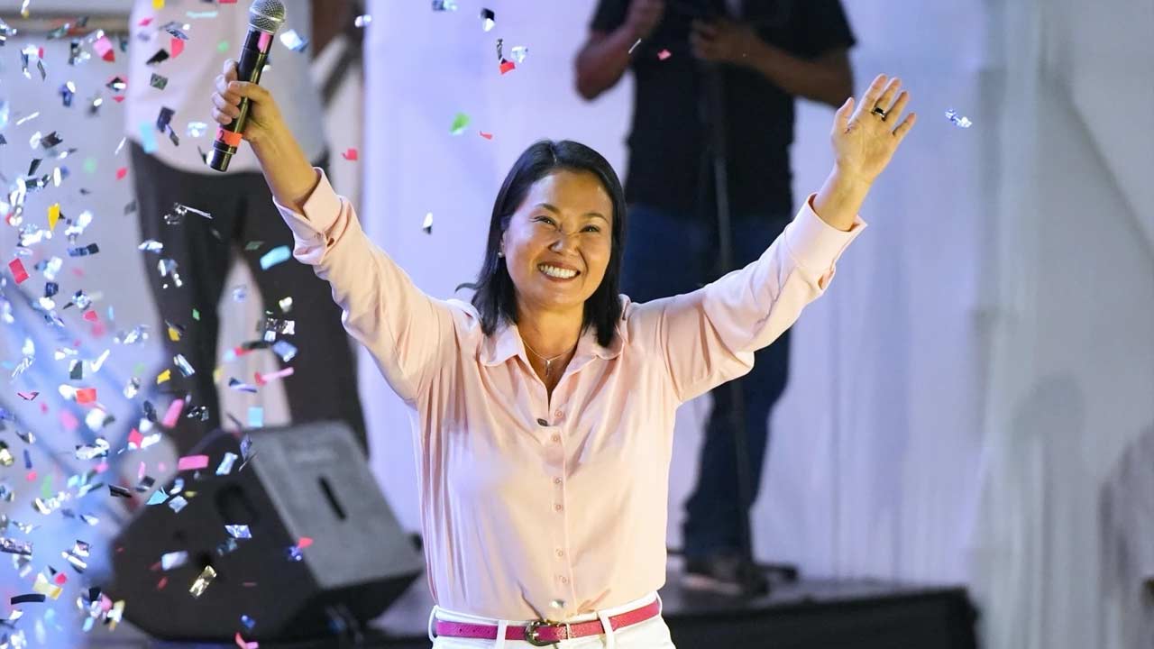 Rakyat Peru mengundi dalam pusingan kedua Pilihan Raya Presiden pada Ahad