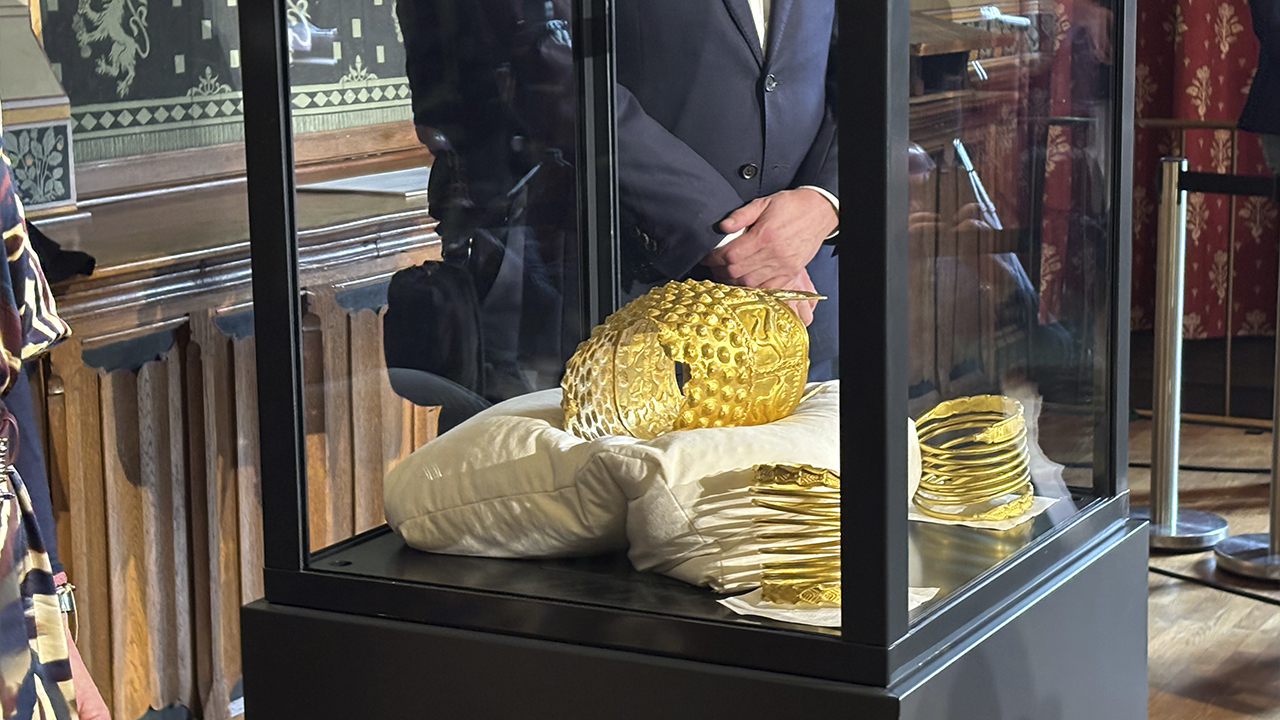 Tiga dipenjara hampir empat tahun curi topi keledar emas purba dari muzium Belanda