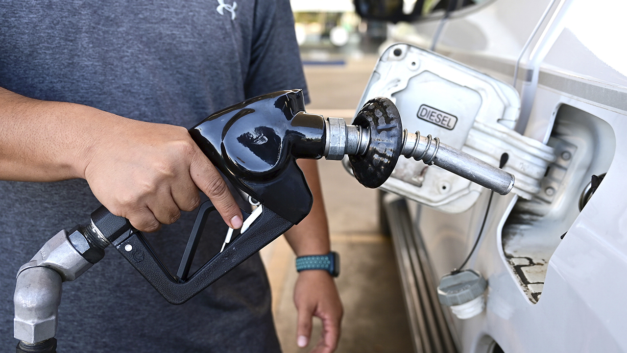 Photo: astroawani.com Malaysia Lowers RON97 And Diesel Fuel Prices For Early October