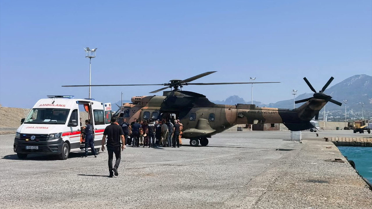 A helicopter brings survivors ashore after they were rescued from the sea following a boat capsize off Kyrenia, northern Cyprus, August 30, 2026. REUTERS/Stringer TPX IMAGES OF THE DAY
