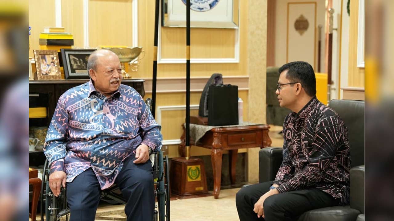 Raja Perlis terima mengadap Menteri Ekonomi, bincang agenda pembangunan negeri
