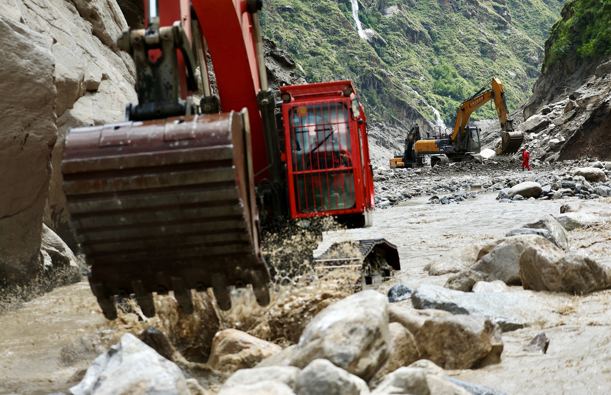 Rescue workers operate excavators to repair a road leading to Gyirong port following a mudslide, in Shigatse, Tibet Autonomous Region, China August 30, 2026. China Daily via REUTERS ATTENTION EDITORS - THIS PICTURE WAS PROVIDED BY A THIRD PARTY. CHINA OUT. NO COMMERCIAL OR EDITORIAL SALES IN CHINA.