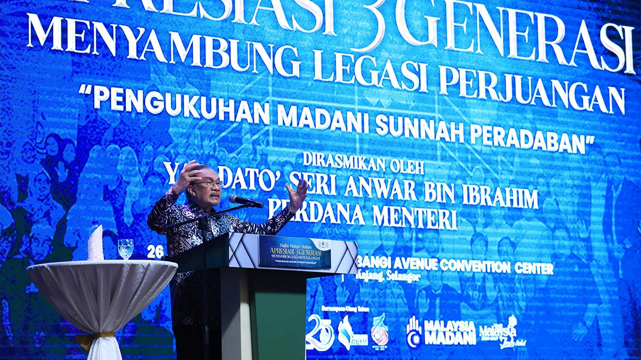 Anwar urges Malaysia to build a knowledge-led society and reject divisive rhetoric