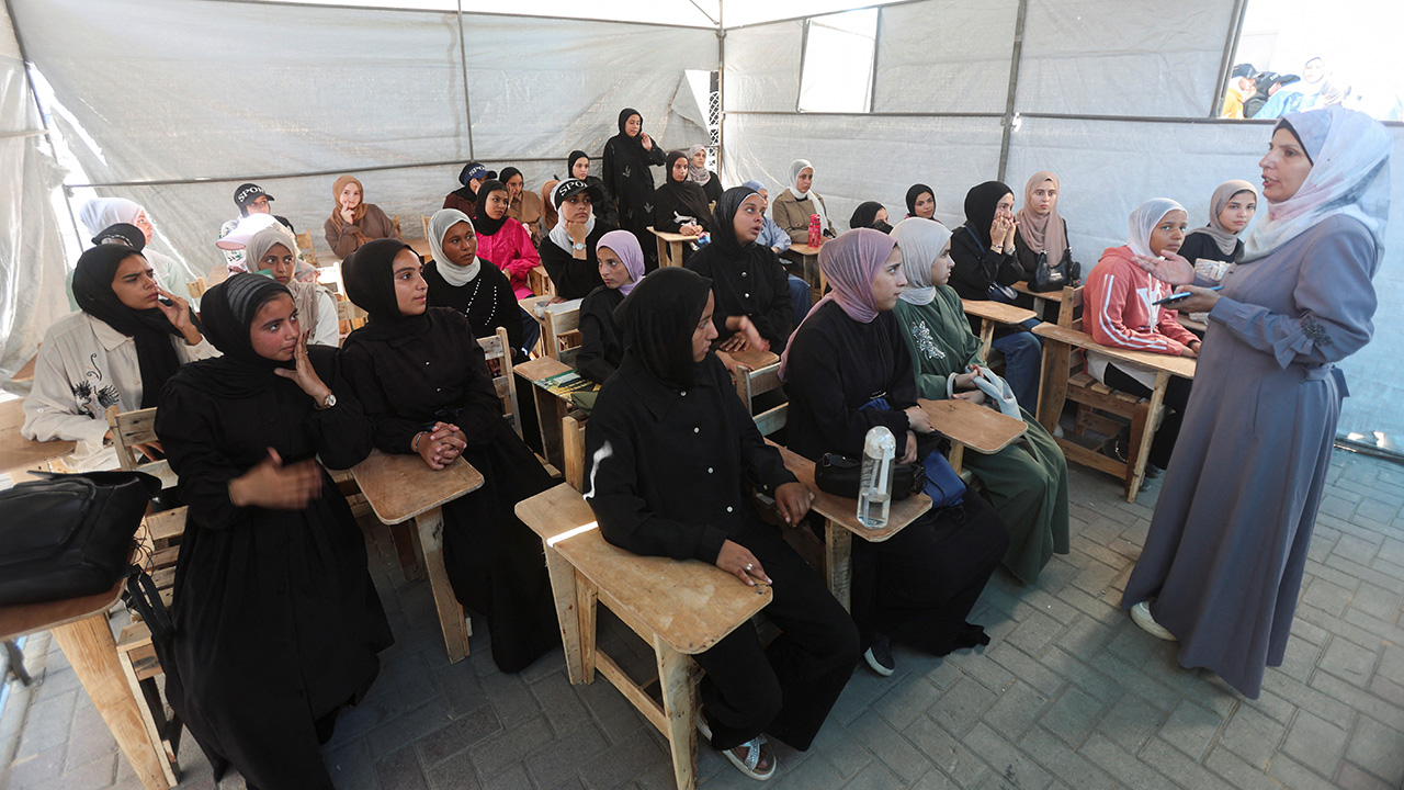 A Palestinian teacher conducts a lesson for displaced Palestinian students, including Samar Abu Salmi, 15, inside a tent classroom in Khan Younis, in the southern Gaza Strip, September 20, 2026. REUTERS/Ramadan Abed