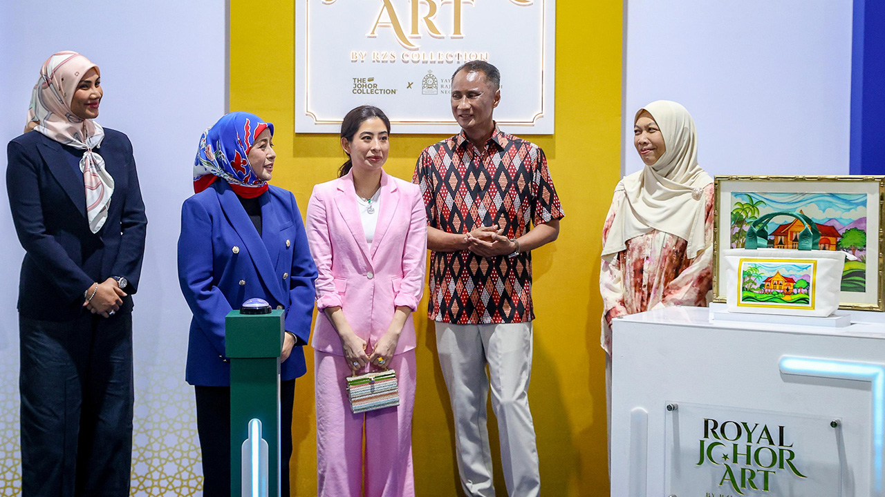 Royal Raja Karya seni lukisan eksklusif Raja Permaisuri Agong diabadikan menerusi ...