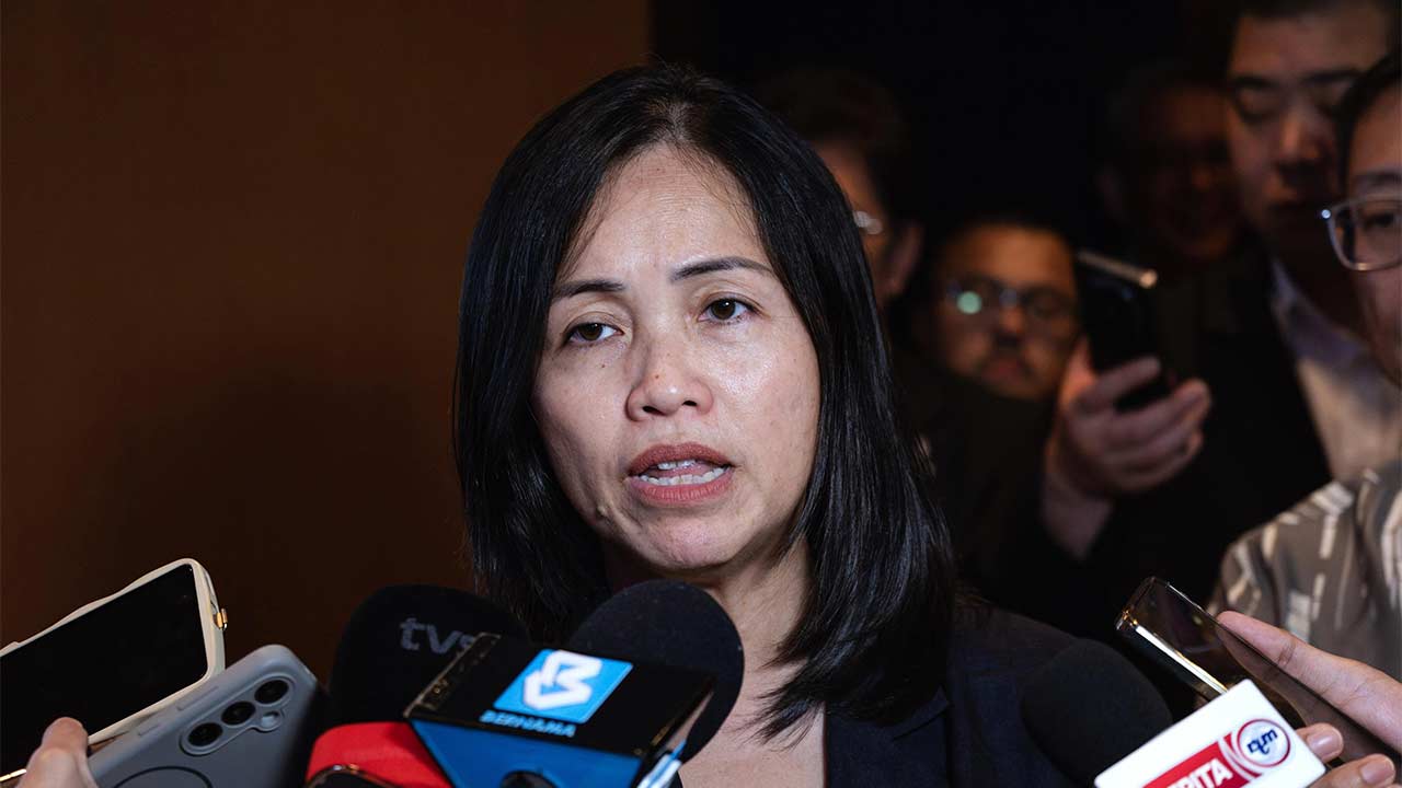 Kementerian Komunikasi tunggu KPDN, MOF tetap syarat pelesenan e-dagang - Teo