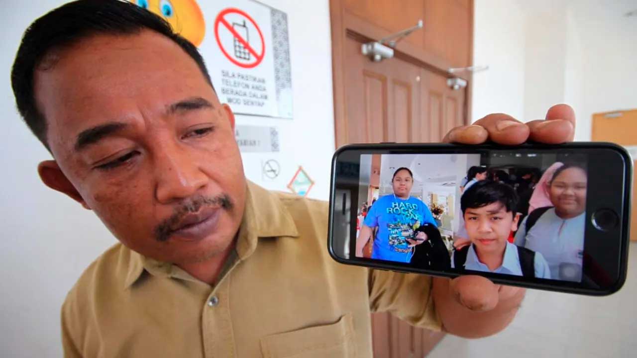 Pempengaruh media sosial, Cik B berkongsi berita duka mengenai bapanya iaitu Mohd Amin Yasin meninggal dunia pada Sabtu.