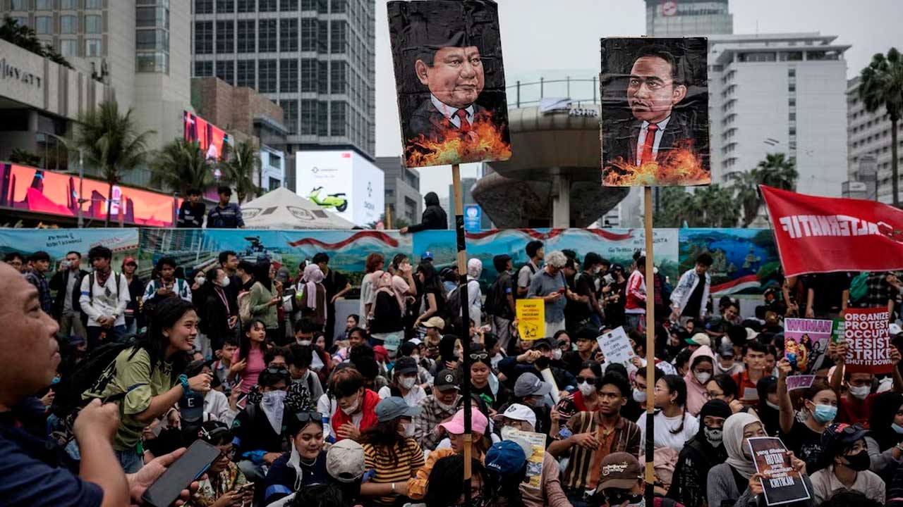 [INSERT]_Demo, Jakarta_REUTERS