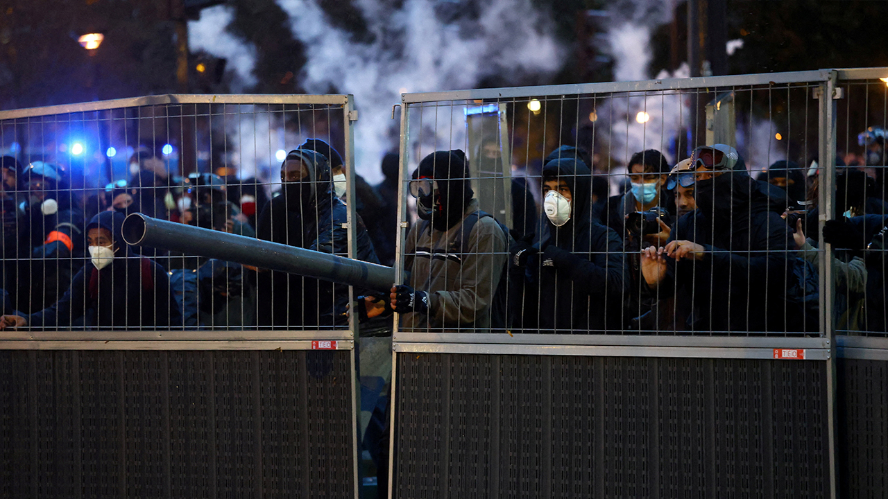 Masked protesters face off with French police amid clashes during an authorised demonstration organised by labour unions in Paris as part of nationwide protests called by the "Yellow Vests" movement joined by French high school and university students against the cost of living and rising fuel prices, in France, October 24, 2026. REUTERS/Hannah McKay TPX IMAGES OF THE DAY